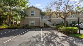 12161 Summergate Cir in Ft. Myers, FL - Building Photo