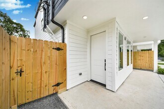 934 South Ln in Houston, TX - Foto de edificio - Building Photo