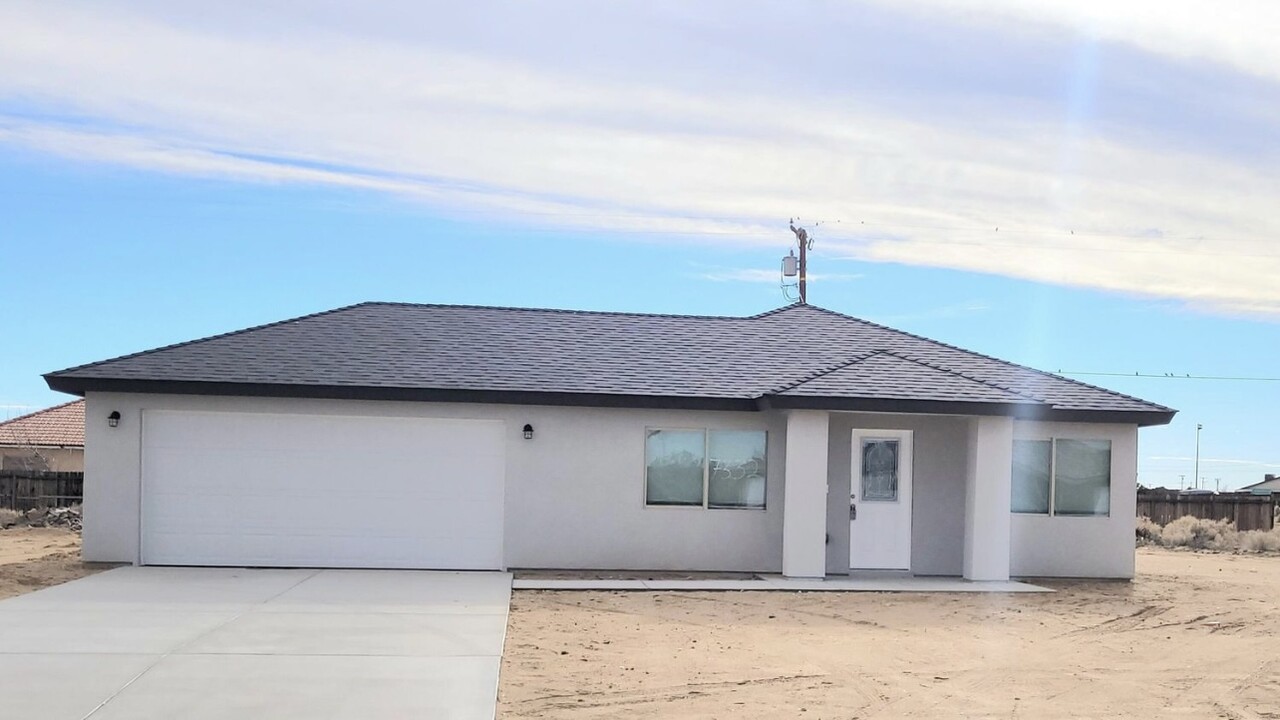 7332 Poppy Blvd in California City, CA - Building Photo