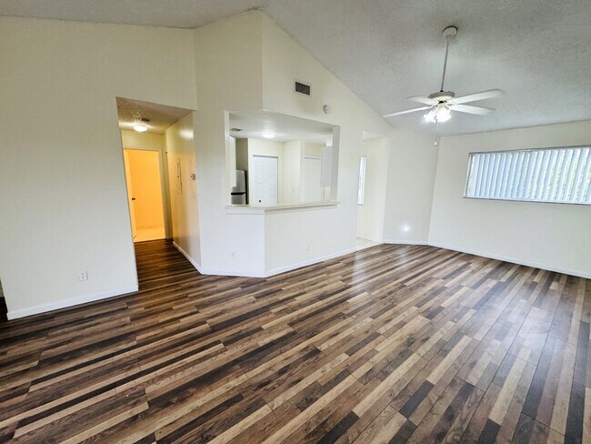 3405 NW 44th St in Lauderdale Lakes, FL - Building Photo - Building Photo