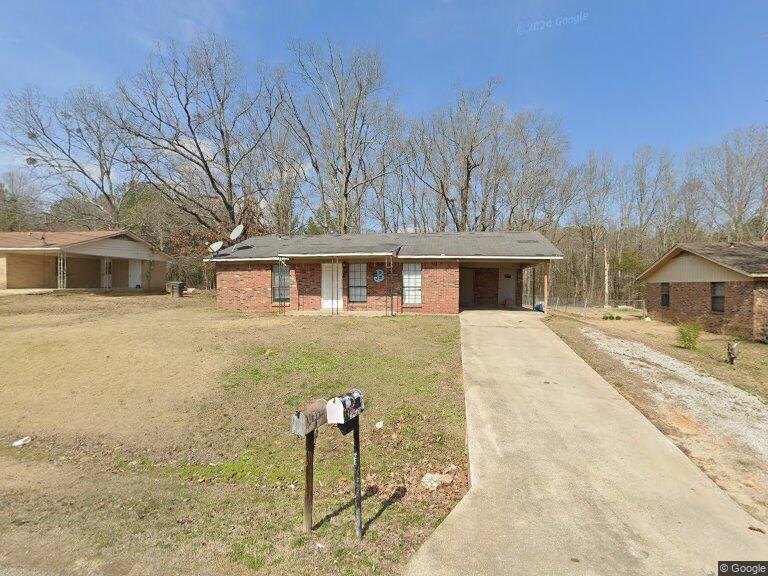 842 Fernwood St in Baldwyn, MS - Building Photo
