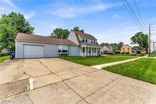 302 Louisiana Ave in Lorain, OH - Building Photo