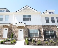 128 Dry Creek Commons Dr in Goodlettsville, TN - Building Photo