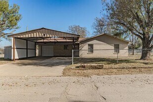 1201 SE 11th Ave in Mineral Wells, TX - Building Photo