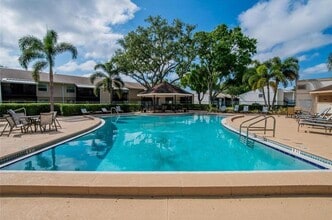 4513 S Oak Dr, Unit Q32B in Tampa, FL - Foto de edificio - Building Photo