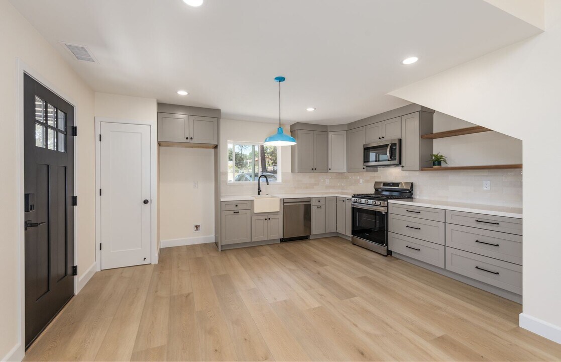 12860 Grant St in Yucaipa, CA - Building Photo