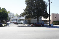 15552 Vanowen St in Van Nuys, CA - Foto de edificio - Building Photo