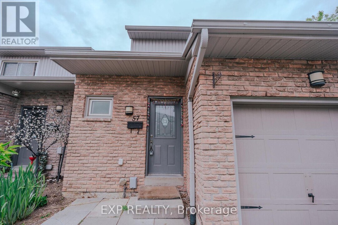 399 Vodden St E in Brampton, ON - Building Photo