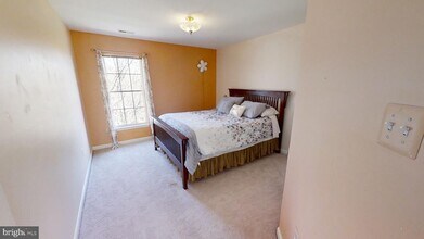 19917 Knollcross Dr in Germantown, MD - Building Photo - Building Photo
