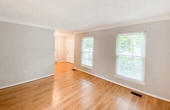 15202 Holleyside Dr in Montclair, VA - Building Photo - Building Photo