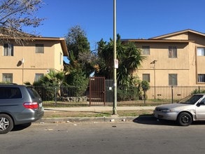 7336-7340 Milwood Ave, Canoga Park in Canoga Park, CA - Foto de edificio - Building Photo