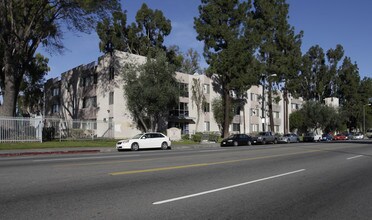 Reseda Park Apartments in Reseda, CA - Building Photo - Building Photo