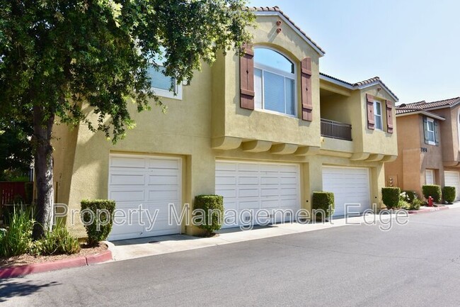 27482 Hazelhurst St in Murrieta, CA - Foto de edificio - Building Photo