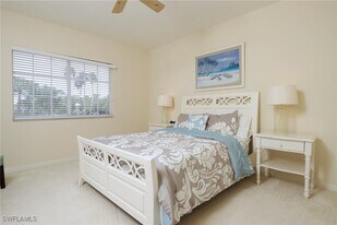5901 Ashford Ln in Naples, FL - Building Photo