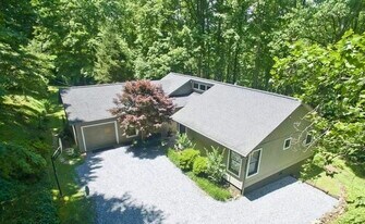 276 Crooked Creek Ln in Sylva, NC - Building Photo