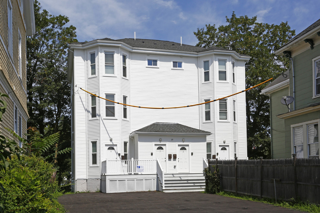 19 Perrin St in Roxbury, MA - Building Photo