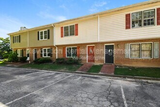 2140 Kings Gate Cir SW in Snellville, GA - Building Photo - Building Photo