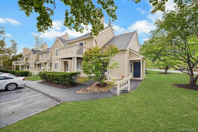 2102 Martingale Dr in Carmel, NY - Building Photo - Building Photo