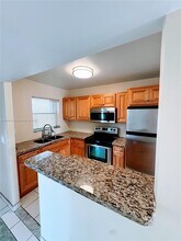 8595 Sunrise Lakes Blvd in Sunrise, FL - Building Photo - Building Photo