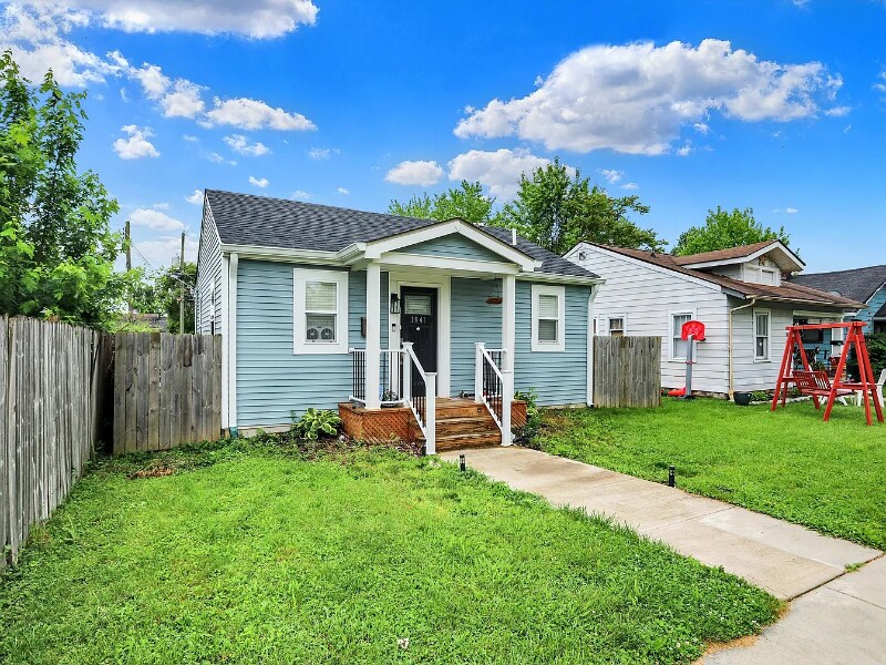 1641 Iowa St in Indianapolis, IN - Foto de edificio