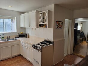 5725 Burnet Ave, Unit GH in Los Angeles, CA - Building Photo - Building Photo