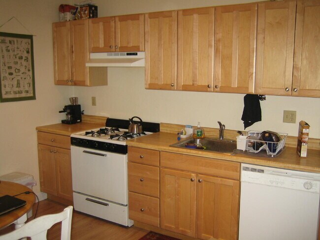 164 Strathmore Rd, Unit 21 in Boston, MA - Building Photo - Building Photo