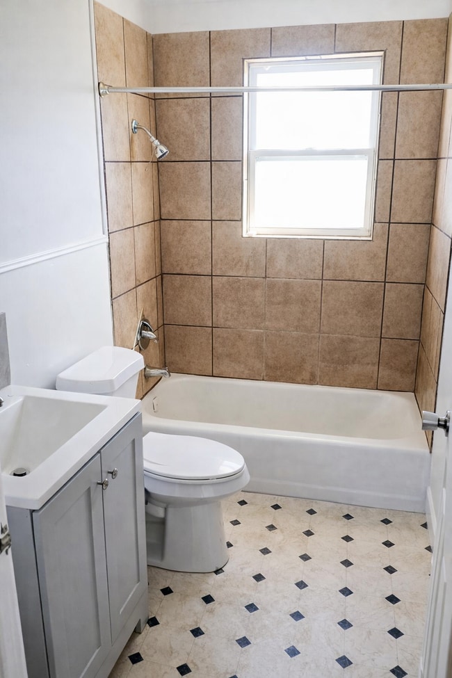 property at 1219 E Cherry St