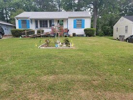 239 Rutland Cir in Lagrange, GA - Building Photo