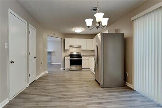 554 Sherwood Oaks Rd in Stone Mountain, GA - Building Photo - Building Photo