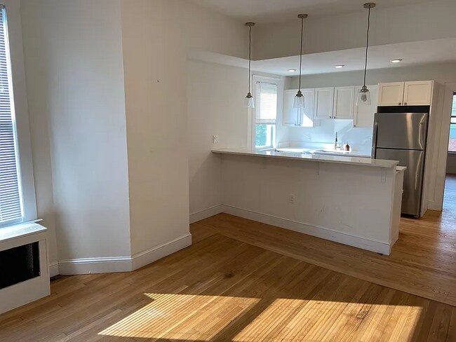 38 Newton St, Unit 1 in Boston, MA - Foto de edificio - Building Photo