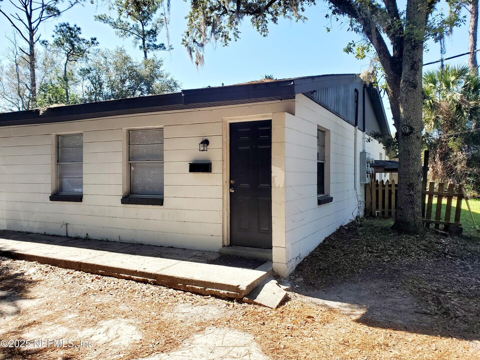 7190 Conant Ave in Jacksonville, FL - Building Photo