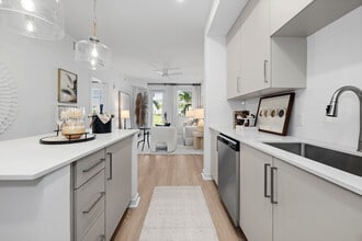 Elan Palm Reserve in Lake Worth, FL - Building Photo - Building Photo