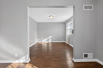 17 Union Ave in Maplewood, NJ - Foto de edificio - Building Photo