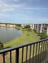 8600 N Sherman Cir in Miramar, FL - Building Photo