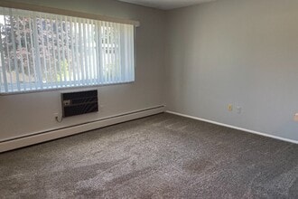 Virginia Place in Royal Oak, MI - Building Photo - Building Photo