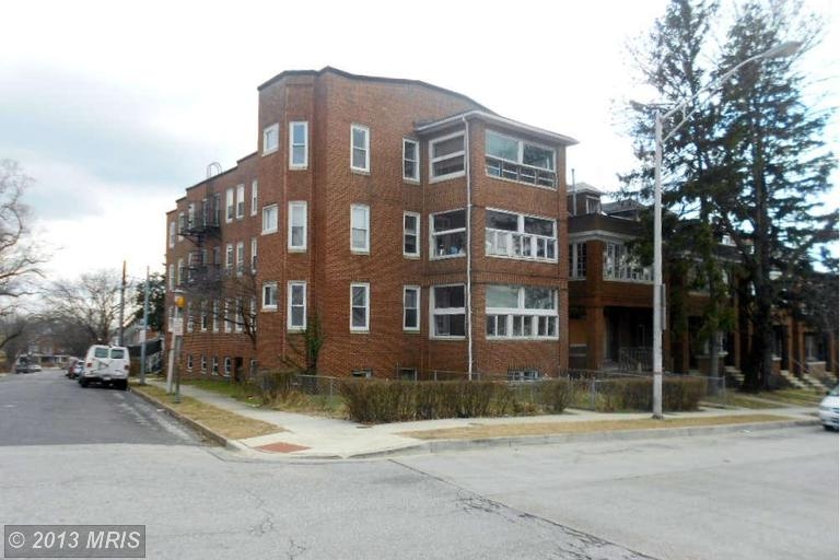 2201 Liberty Heights Ave in Baltimore, MD - Building Photo