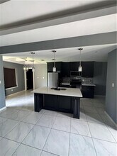 1021 W Oak Ln in Pharr, TX - Building Photo - Building Photo