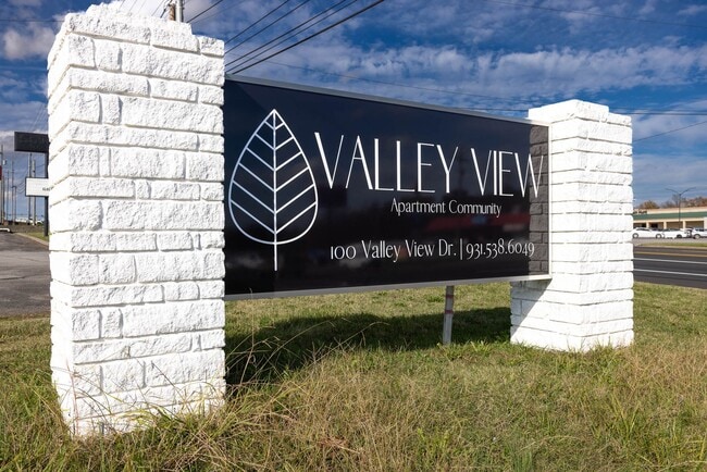 Valley View Apartments in Dickson, TN - Building Photo - Building Photo