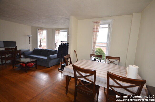 316 Tappan St, Unit 1B in Brookline, MA - Building Photo - Building Photo