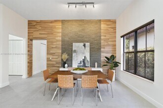 3974 NW 82nd Dr in Pembroke Pines, FL - Foto de edificio - Building Photo