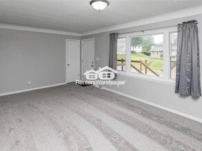 2418 Boston Ave in Des Moines, IA - Foto de edificio - Building Photo