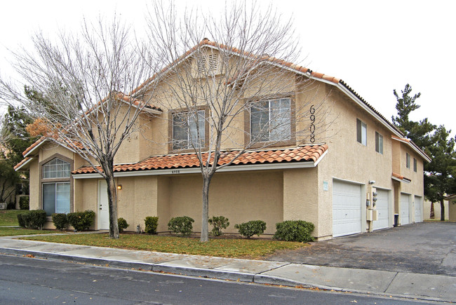 Rainbow Gardens in Las Vegas, NV - Building Photo - Building Photo