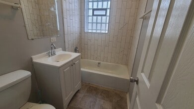 612 E Marquette Rd in Chicago, IL - Building Photo - Building Photo