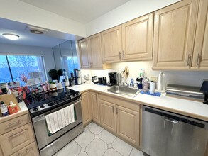 1008 Paradise Rd, Unit PHP in Swampscott, MA - Building Photo - Building Photo