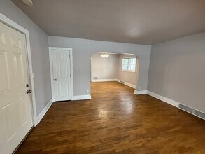 909 University Dr N, Unit #2 in Fargo, ND - Foto de edificio - Building Photo