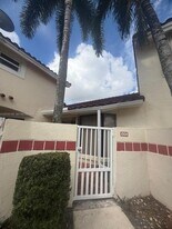 1004 San Remo Cir in Homestead, FL - Building Photo