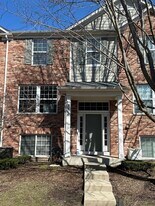 2518 Anna Wy in Elgin, IL - Building Photo