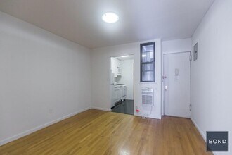 213 E 84th St in New York, NY - Building Photo - Building Photo