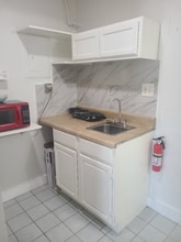 8126 W 15th Ave in Hialeah, FL - Foto de edificio - Building Photo