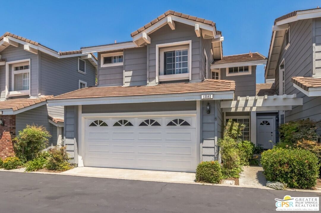 13583 Almond St in Tustin, CA - Building Photo